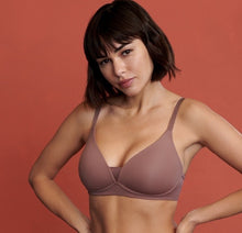 Load image into Gallery viewer, Louie non-wired 0122094 - Satin Taupe / Natural