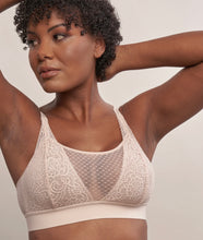 Load image into Gallery viewer, MAGGIE AO-062 WIRELESS LACE BRALETTE
